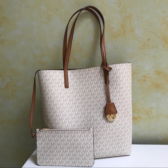 Michael Kors Handbags - NWOT’S Michael Kors Haley North South Tote